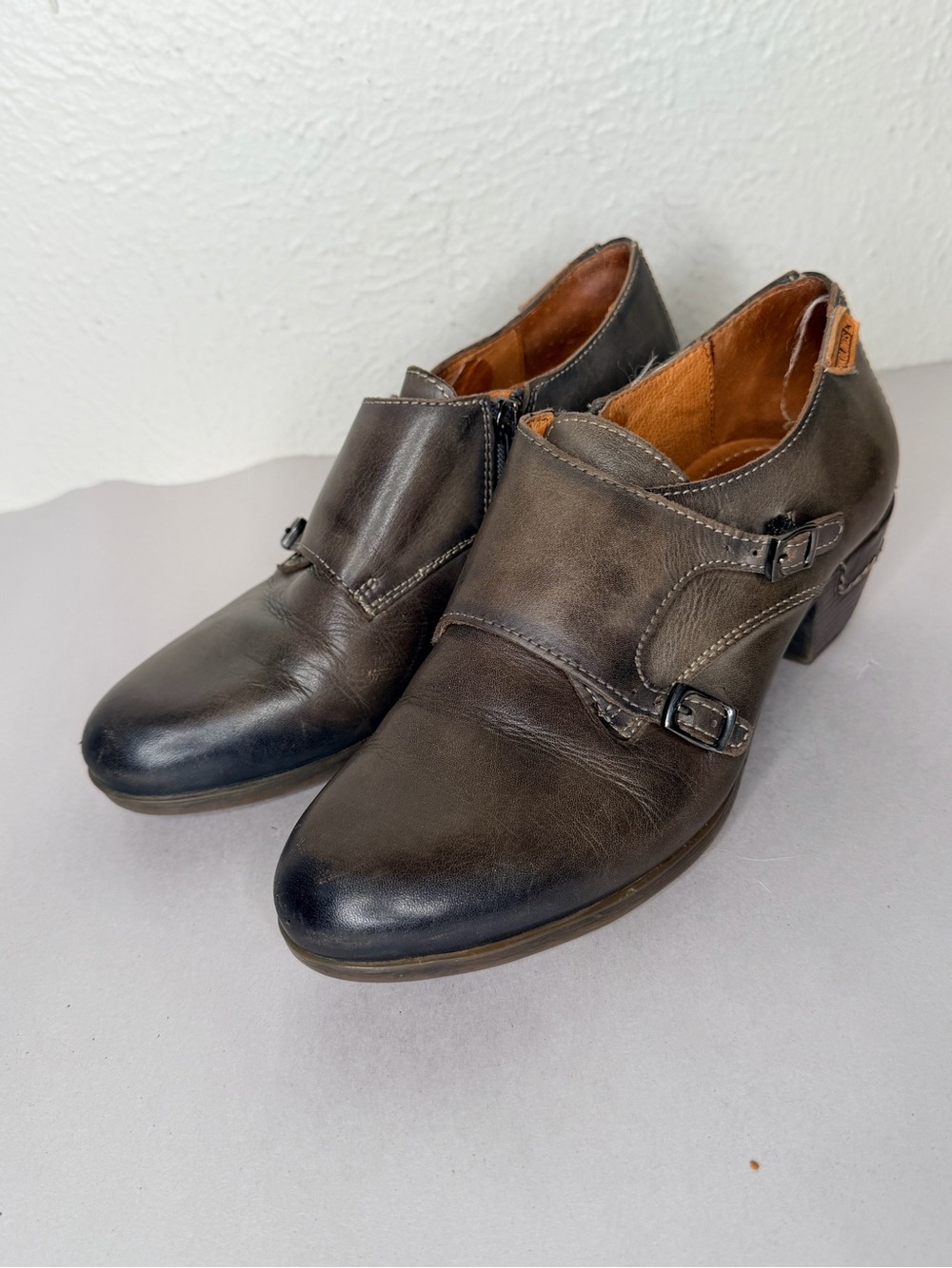 Pikolinos greenish gray leather ankle bootie